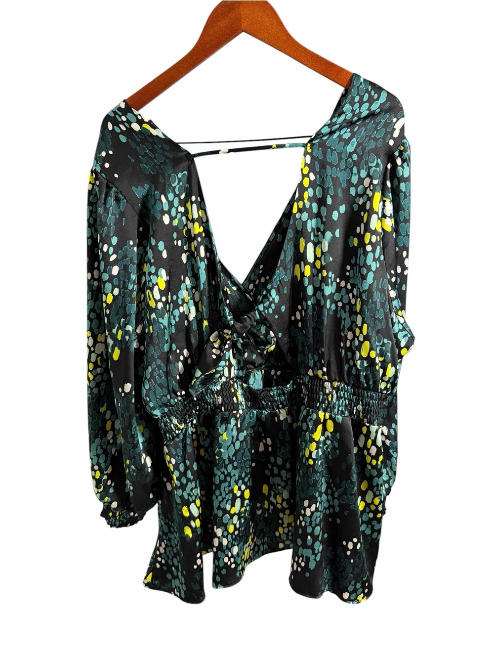 torrid 4 Green & Black Printed Wrap Satiny Blouse 4X - Picture 3 of 10